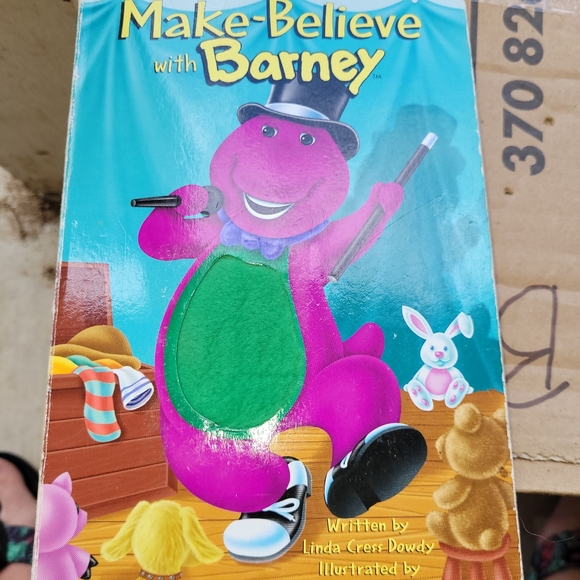 Lot of Barney books - Picture 5 of 15